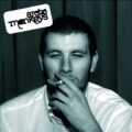 アークティック・モンキーズ(Arctic Monkeys)おすすめ名盤『Whatever People Say I Am…』レビュー｜レーベルも宣伝費もなく実力が広まった——UKロック史を塗り替えた衝撃のデビュー作