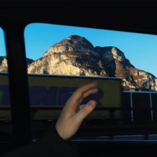 キャロライン(caroline)おすすめ名盤『caroline 2』レビュー|ポスト・ロック×室内楽×フォーク——ロンドンの8人組集団が創造した斬新な音像